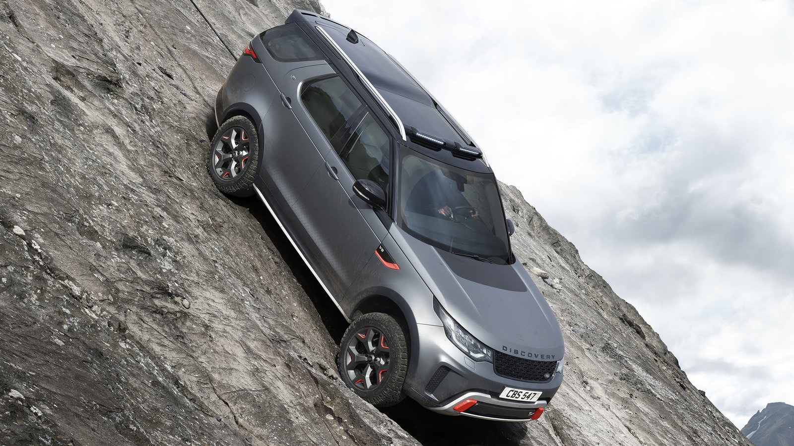 Land Rover Discovery SVX - front